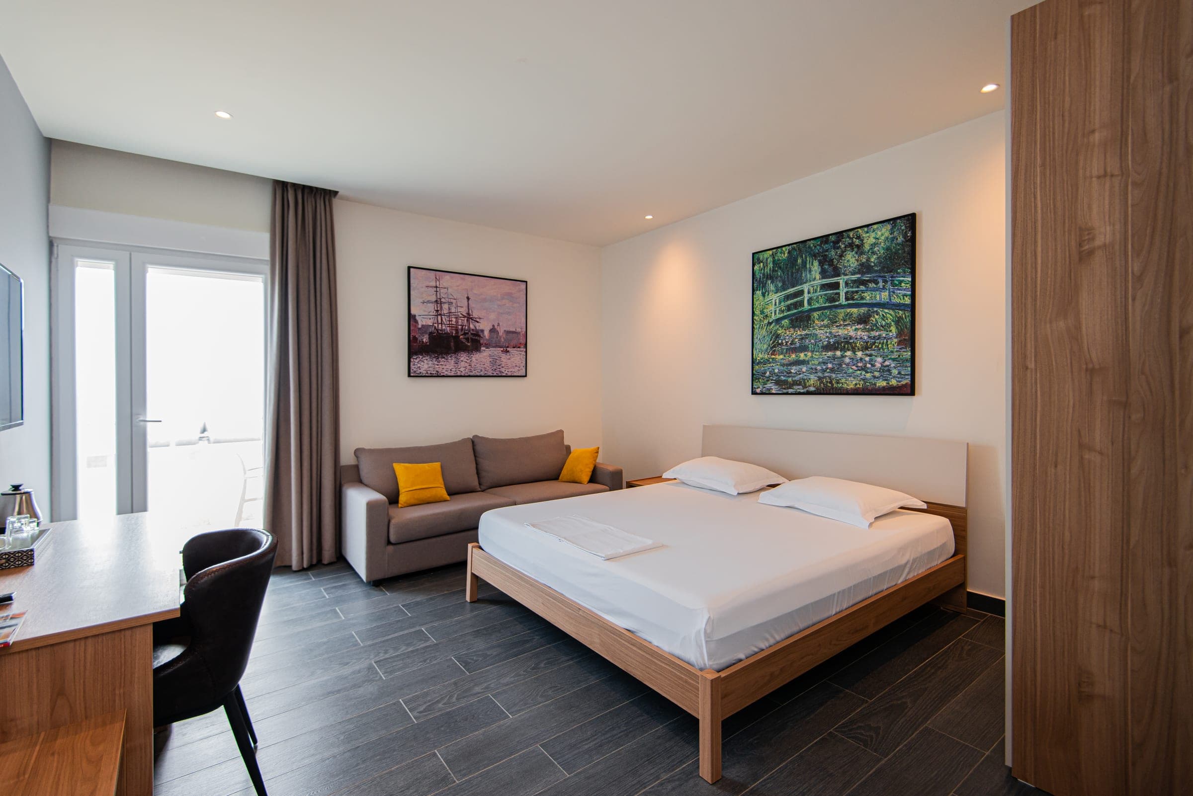 Queen Room with a king bed, sofa and desk