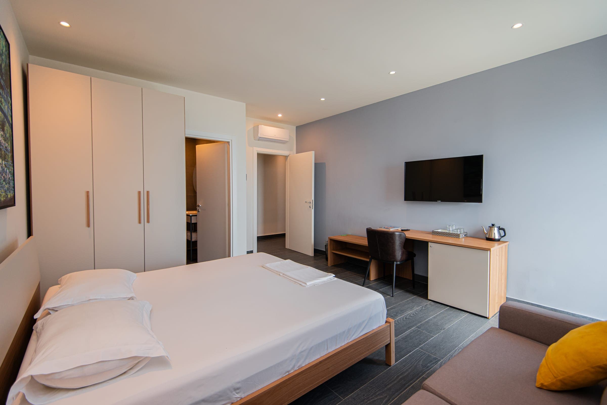 Queen Room with a wardrobe, TV and work desk