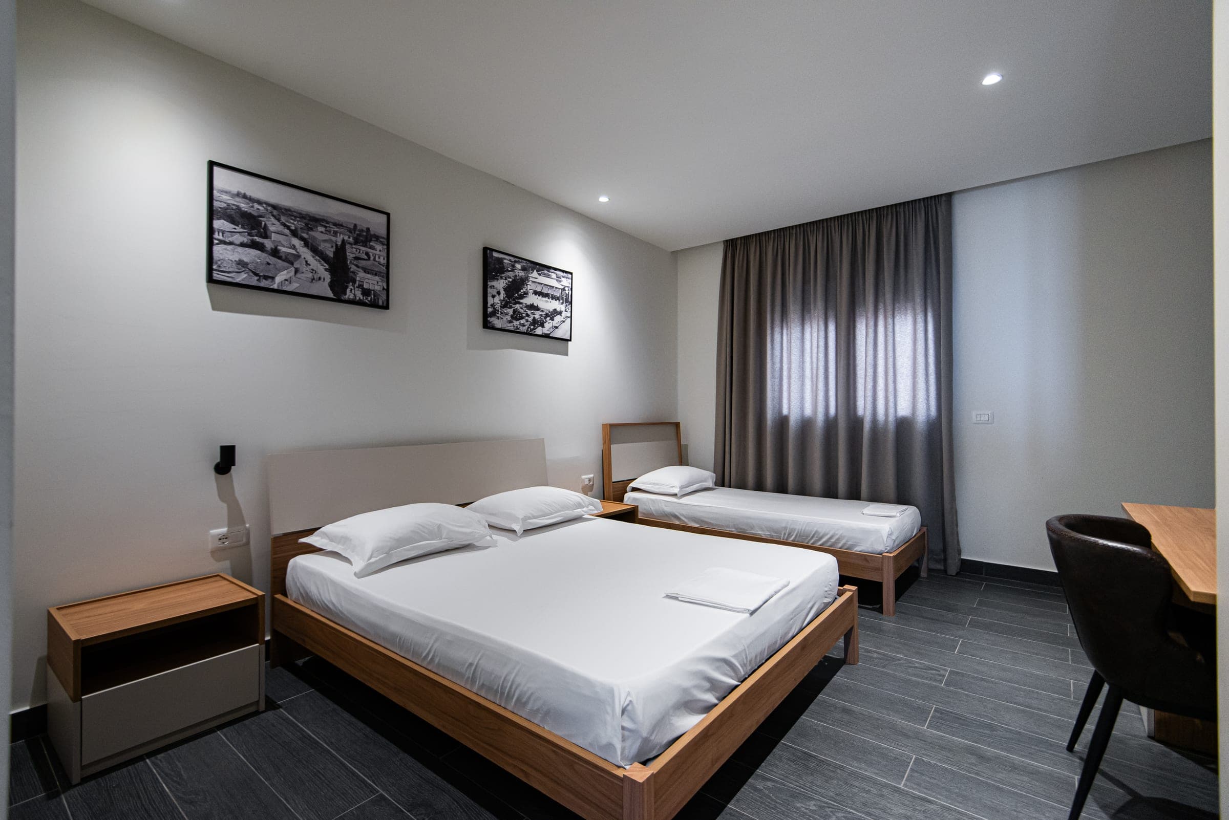 Triple Room with a king bed and a single bed