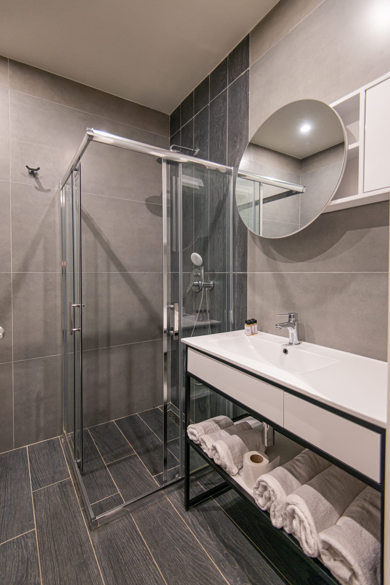 Triple Room bathroom with a glass shower