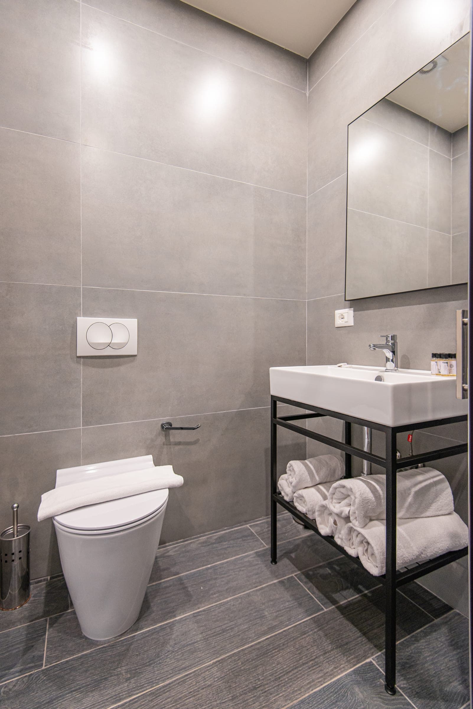 Triple Room bathroom with a washbasin and toilet